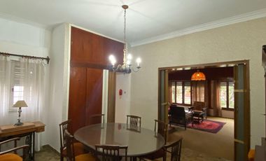 CAS A EN VENTA UNA CUADRA DEL MAR EN CENTRO DE MAR DE AJO