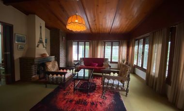 CAS A EN VENTA UNA CUADRA DEL MAR EN CENTRO DE MAR DE AJO