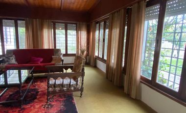 CAS A EN VENTA UNA CUADRA DEL MAR EN CENTRO DE MAR DE AJO