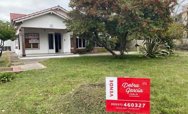 CAS A EN VENTA UNA CUADRA DEL MAR EN CENTRO DE MAR DE AJO