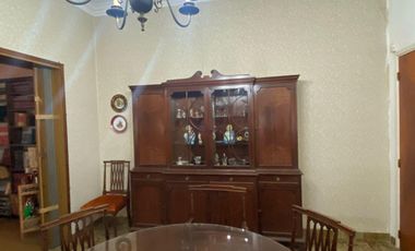 CAS A EN VENTA UNA CUADRA DEL MAR EN CENTRO DE MAR DE AJO