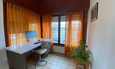 CAS A EN VENTA UNA CUADRA DEL MAR EN CENTRO DE MAR DE AJO