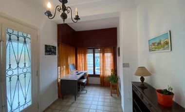 CAS A EN VENTA UNA CUADRA DEL MAR EN CENTRO DE MAR DE AJO