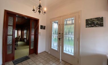 CAS A EN VENTA UNA CUADRA DEL MAR EN CENTRO DE MAR DE AJO