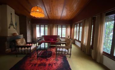 CAS A EN VENTA UNA CUADRA DEL MAR EN CENTRO DE MAR DE AJO