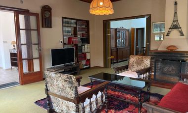 CAS A EN VENTA UNA CUADRA DEL MAR EN CENTRO DE MAR DE AJO