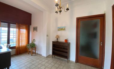 CAS A EN VENTA UNA CUADRA DEL MAR EN CENTRO DE MAR DE AJO