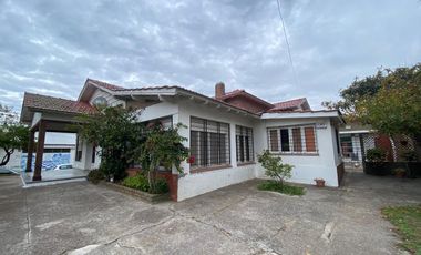 CAS A EN VENTA UNA CUADRA DEL MAR EN CENTRO DE MAR DE AJO