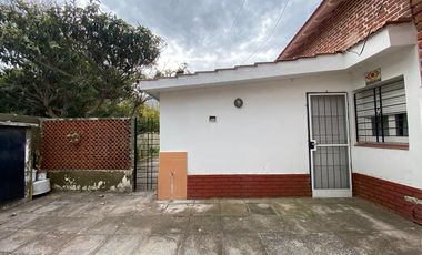 CAS A EN VENTA UNA CUADRA DEL MAR EN CENTRO DE MAR DE AJO