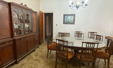 CAS A EN VENTA UNA CUADRA DEL MAR EN CENTRO DE MAR DE AJO