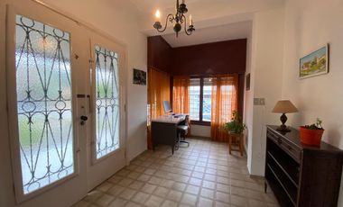 CAS A EN VENTA UNA CUADRA DEL MAR EN CENTRO DE MAR DE AJO