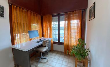 CAS A EN VENTA UNA CUADRA DEL MAR EN CENTRO DE MAR DE AJO