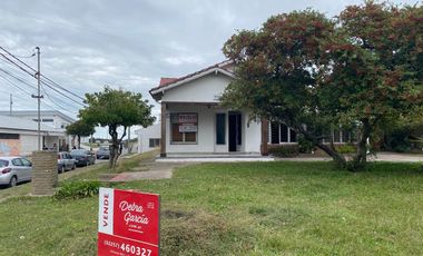 CAS A EN VENTA UNA CUADRA DEL MAR EN CENTRO DE MAR DE AJO