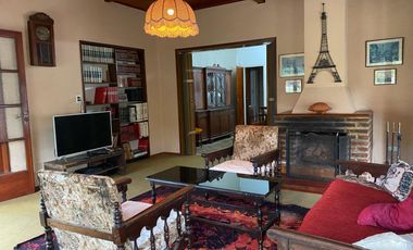 CAS A EN VENTA UNA CUADRA DEL MAR EN CENTRO DE MAR DE AJO