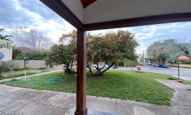 CAS A EN VENTA UNA CUADRA DEL MAR EN CENTRO DE MAR DE AJO