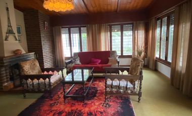 CAS A EN VENTA UNA CUADRA DEL MAR EN CENTRO DE MAR DE AJO