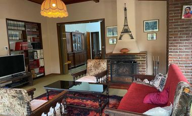 CAS A EN VENTA UNA CUADRA DEL MAR EN CENTRO DE MAR DE AJO