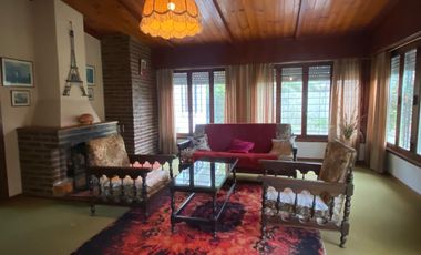 CAS A EN VENTA UNA CUADRA DEL MAR EN CENTRO DE MAR DE AJO