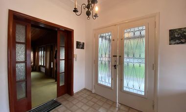 CAS A EN VENTA UNA CUADRA DEL MAR EN CENTRO DE MAR DE AJO