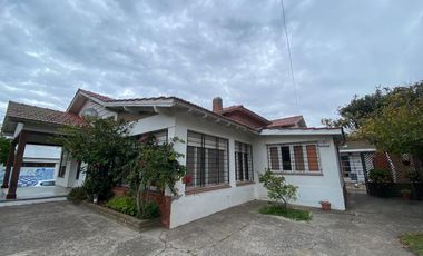 CAS A EN VENTA UNA CUADRA DEL MAR EN CENTRO DE MAR DE AJO