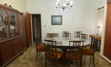 CAS A EN VENTA UNA CUADRA DEL MAR EN CENTRO DE MAR DE AJO