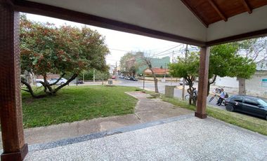 CAS A EN VENTA UNA CUADRA DEL MAR EN CENTRO DE MAR DE AJO