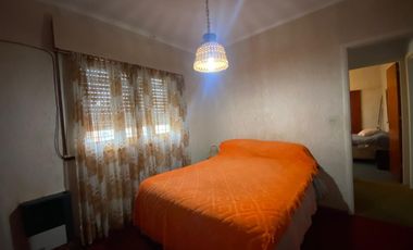 CAS A EN VENTA UNA CUADRA DEL MAR EN CENTRO DE MAR DE AJO