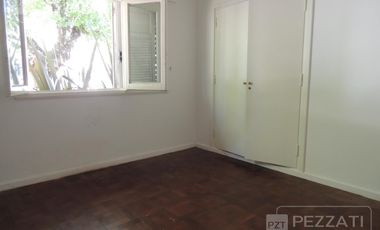 Chalet en venta. Zona Los Troncos. Jardin. 3 dormitorios, playroom, garage