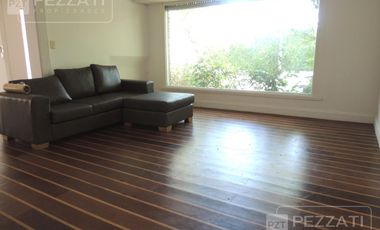 Chalet en venta. Zona Los Troncos. Jardin. 3 dormitorios, playroom, garage