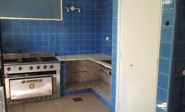 Chalet en venta. Zona Los Troncos. Jardin. 3 dormitorios, playroom, garage