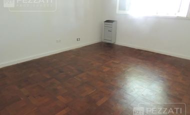 Chalet en venta. Zona Los Troncos. Jardin. 3 dormitorios, playroom, garage