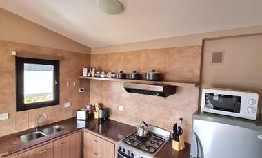 Departamento en alquiler permanente con vista al lago, km 5 a metros de Av Bustillo