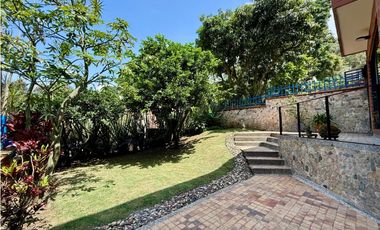 Casa parcialmente remodelada con jardín, deal para la familia