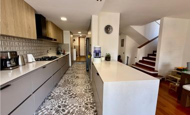 Casa parcialmente remodelada con jardín, deal para la familia