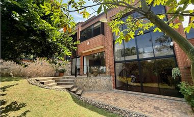 Casa parcialmente remodelada con jardín, deal para la familia