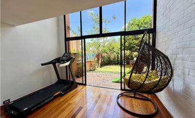 Casa parcialmente remodelada con jardín, deal para la familia