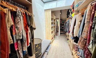 Casa parcialmente remodelada con jardín, deal para la familia