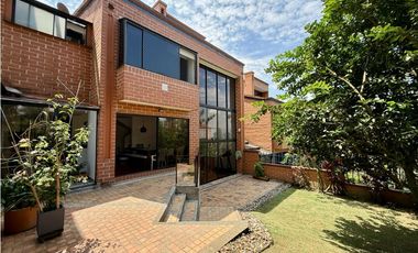 Casa parcialmente remodelada con jardín, deal para la familia