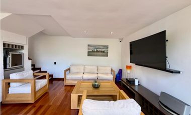 Casa parcialmente remodelada con jardín, deal para la familia