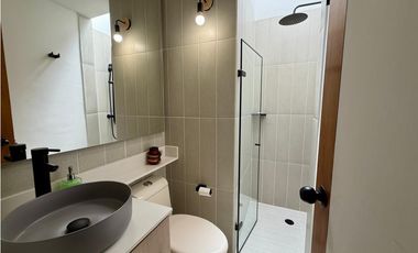 Casa parcialmente remodelada con jardín, deal para la familia