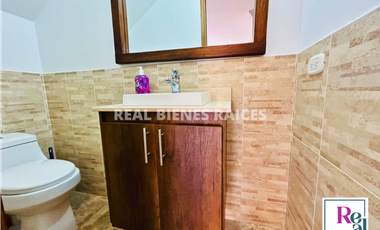 SE ARRIENDA HERMOSA Y AMPLIA CASA EN UNIDAD ABIERTA