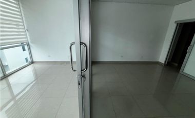 EL CARMEN / OFICINAS COMERCIAL / PLAZA KORINTHO / 65M2