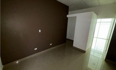 EL CARMEN / OFICINAS COMERCIAL / PLAZA KORINTHO / 65M2