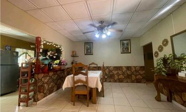 VENTA DE CASA EN ALGARROBOS 3R