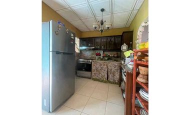 VENTA DE CASA EN ALGARROBOS 3R