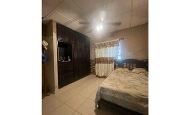 VENTA DE CASA EN ALGARROBOS 3R