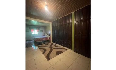 VENTA DE CASA EN ALGARROBOS 3R