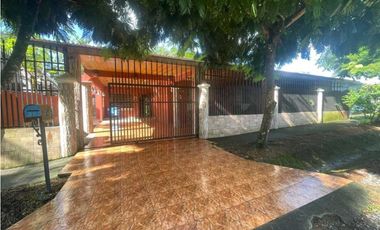 VENTA DE CASA EN ALGARROBOS 3R