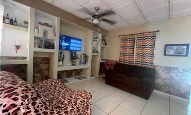 VENTA DE CASA EN ALGARROBOS 3R