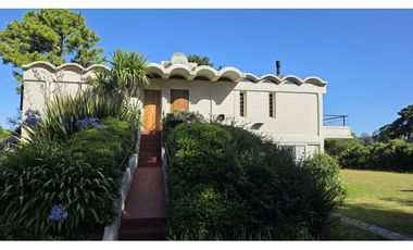 EXCELENTE PROPIEDAD SOBRE CANCHA CLUB M. D. P. GOLF LOS ACANTILADOS